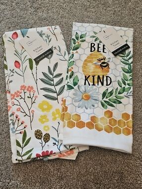 J2🔹️Mainstays Floral and Bee Kind Kitchen Towels
